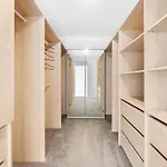 Family Beach House - Spacious W Yard Ac Car Space