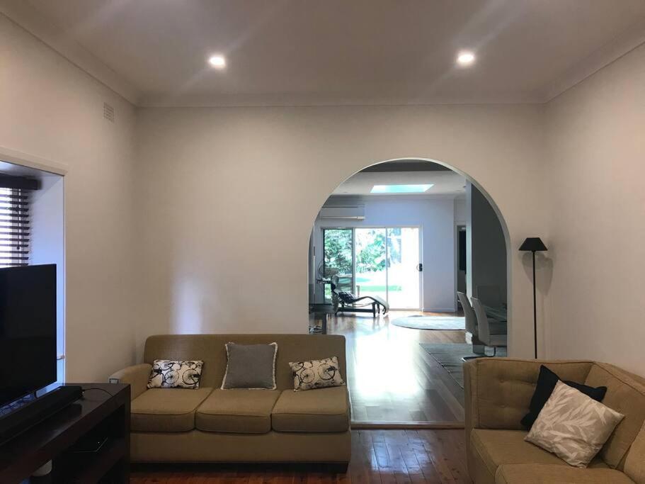 Holiday home Family House - Spacious W Yard Ac Car Space Sydney