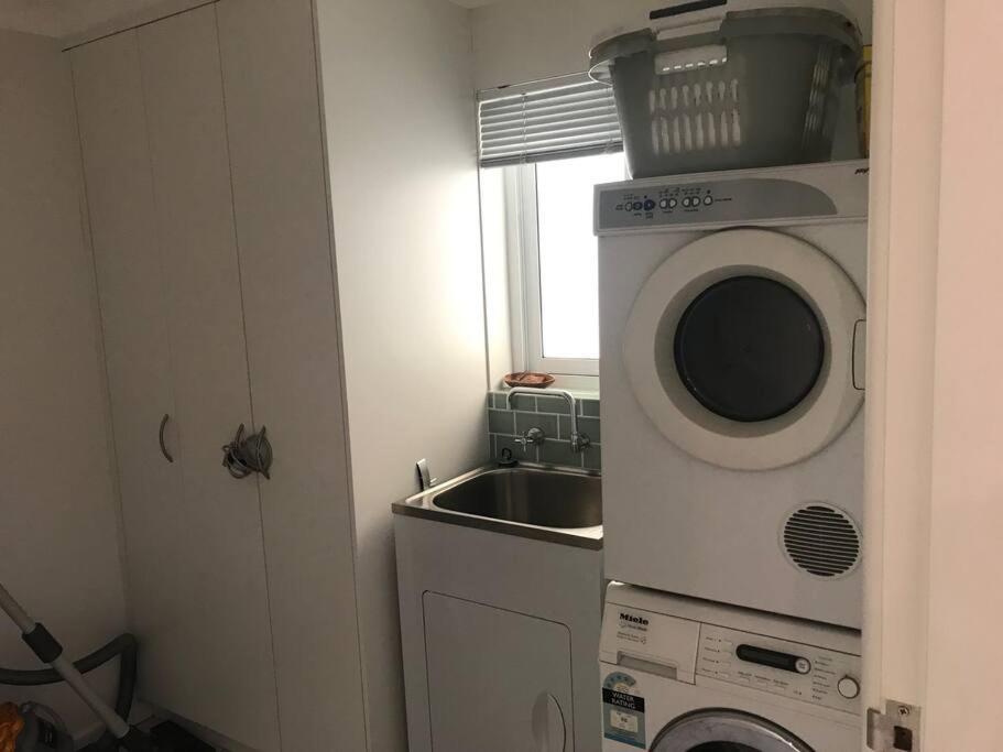 Family House - Spacious W Yard Ac Car Space Holiday home Sydney